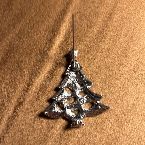 Vintage Avon silver Christmas tree brooch. - Picture 3 of 3